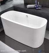 وان حمام بیپیرایه سفید با طراحی ساده و مدرن