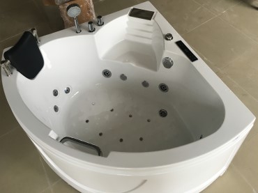 C3087 2017 Corner Sector Seat Luxury Jetted Acylic Massage Bathroom Bathtub with Cheap Price-2_副本.jpg